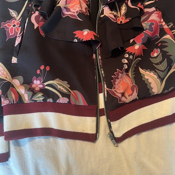 Patbo Ruffle Bomber - Picture 3 of 8